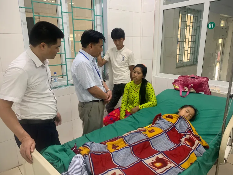 Hà Giang: 11 trẻ bị ngộ độc do ăn quả hồng châu, 1 trẻ tử vong và 3 trường hợp ngộ độc bánh trôi ngô