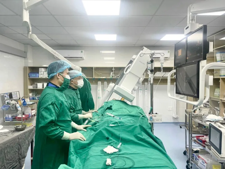 Cứu người bệnh tắc cùng lúc 3 nhánh động mạch vành