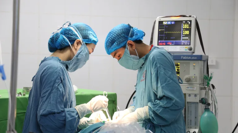 Cảnh báo biến chứng viêm xương hàm sau nhổ răng