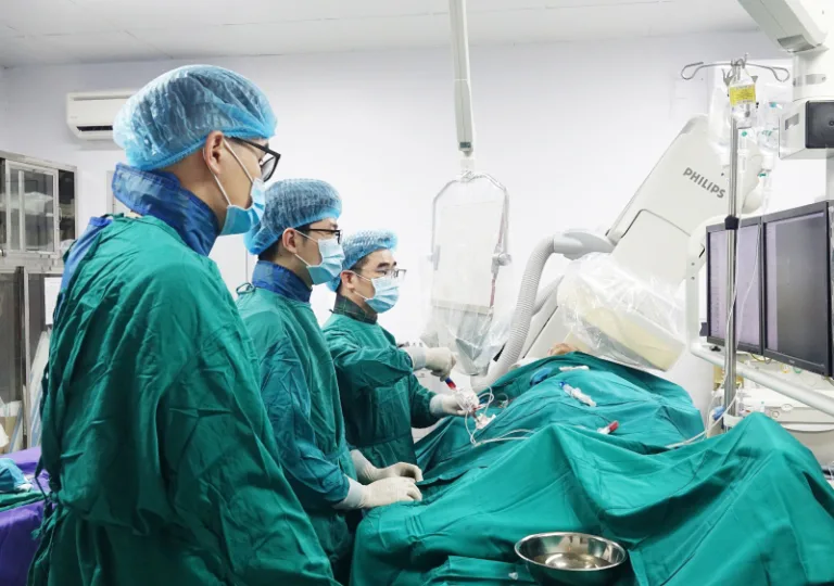 Liên tiếp can thiệp mạch vành cứu bệnh nhân tim mạch nguy kịch