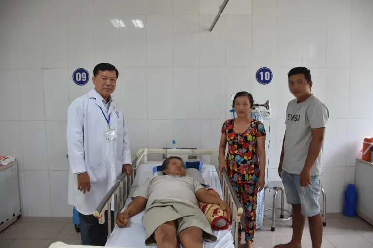 Người đàn ông nguy kịch vì mắc uốn ván kèm thuyên tắc phổi