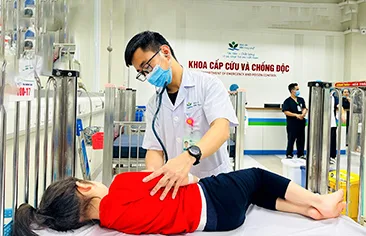 Cảnh báo hiểm hoạ khôn lường khi trẻ uống nhầm thuốc, hoá chất